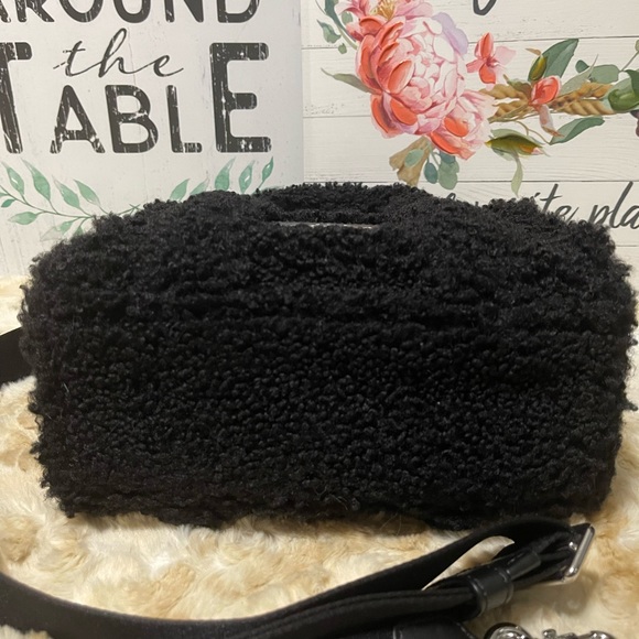 ❌❌SOLD❌❌MARC JACOBS TEDDY BAG - Picture 9 of 9